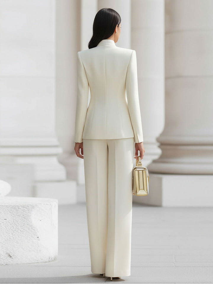Christina - Completo Elegante in Crema con Accenti Dorati