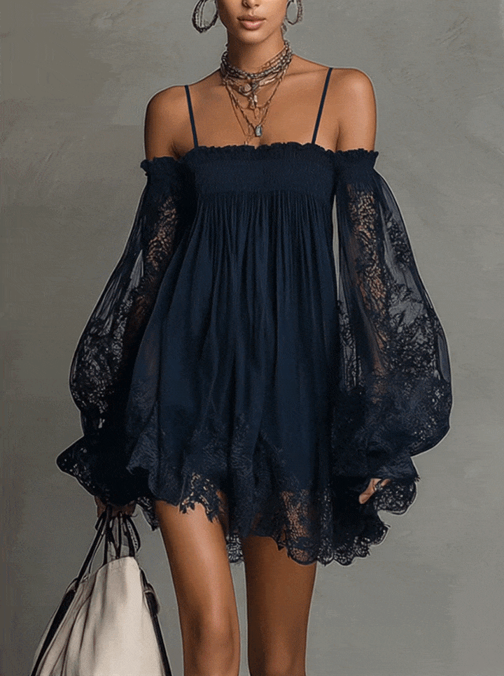 Noemi - Vestito mini in chiffon blu navy con scollo a spalle scoperte, bordo in pizzo e maniche trasparenti